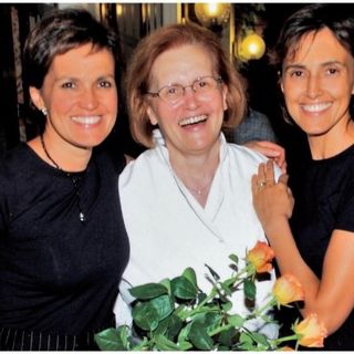 Maria Luisa Fassi (a sinistra) ritratta con la madre Pina e la sorella Maura