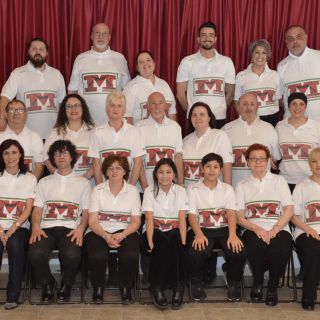 Foto di gruppo per la compagnia teatrale
