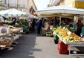 Anche Castagnole delle Lanze fa “prove di normalità” riallestendo il mercato del giovedì