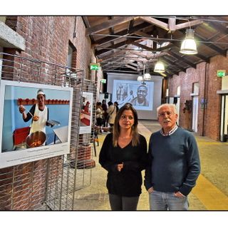 Laura Secci e Giulio Morra ritratti tra gli scatti in mostra