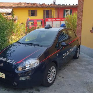 Auto prende fuoco a Buttigliera d'Asti. Tre case coinvolte