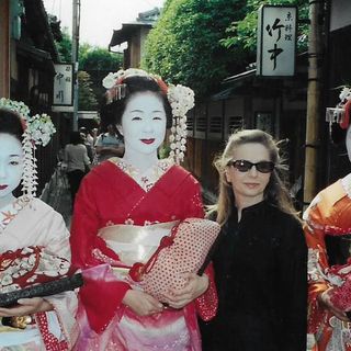 Anita Dudek Origlia ritratta durante una visita in Giappone