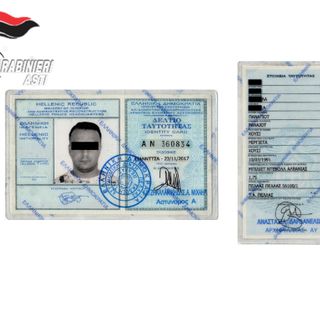 I documenti falsi mostrati dall'arrestato