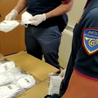 Numerose segnalazioni, in tutta Italia, di tentativi di raggiri su mascherine e guanti