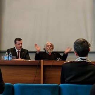 Il colonnello Federici e il dottor Meluzzi ritratti nel corso della presentazione astigiana