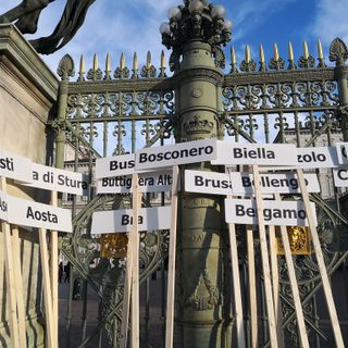 Il nord Italia scende in piazza a Torino per il sì Tav