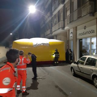 Nottata movimentata in via Testa per il salvataggio di un aspirante suicida