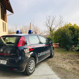 I Carabinieri al loro arrivo nella cascina