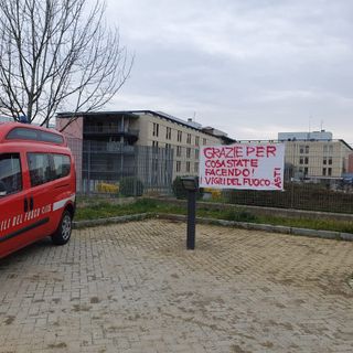 &quot;Grazie per cosa state facendo!&quot; Il ringraziamento dei Vigili del Fuoco di Asti al personale sanitario in lotta contro il coronavirus