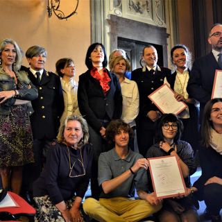 &quot;Creatività all'azione&quot; contro la violenza. Pubblicazione di un libro, foto e interviste