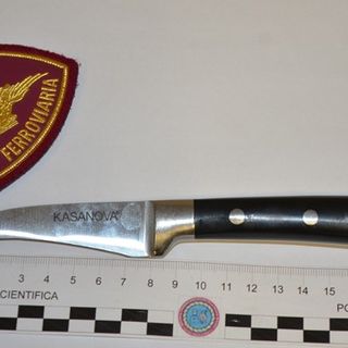 Pregiudicato fermato in stazione, portava con sé un coltello