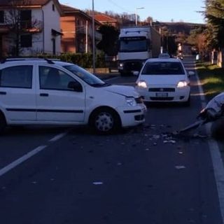 Incidente stradale a Costigliole d'Asti. Frontale tra una Panda e una 600