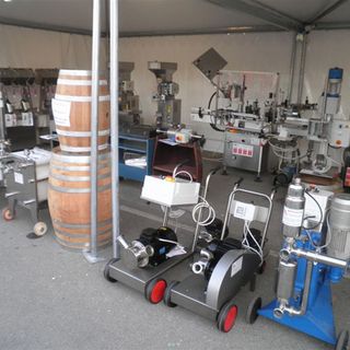 Scorcio di un'azienda enomeccanica di Canelli
