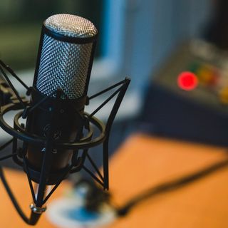 microfono di registrazione per un podcast
