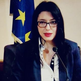 Esame di maturità 2020: a scuola 15 minuti prima, distanza di due metri, un solo accompagnatore