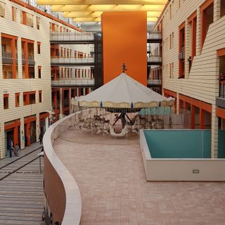 La piazza interna dell'ospedale di Asti