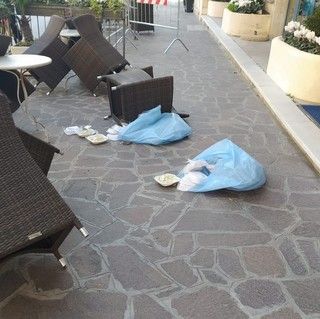 Piccola &quot;ribellione&quot; negli alberghi in quarantena ad Alassio: pasti lanciati fuori dalla porta