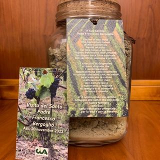 Terra del Monferrato e semi di grano a Papa Francesco dagli agricoltori astigiani