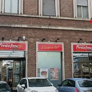 Si teme per la sorte di una gatta &quot;intrappolata&quot; sulla controsoffittatura di un market in centro