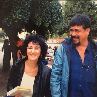Sepulveda ritratto dall'obiettivo di Giulio Morra a margine di un incontro - moderato dalla giornalista Laura Nosenzo, che ringraziamo per averci fornito l'immagine - svoltosi nel 2003 a Castello di Annone