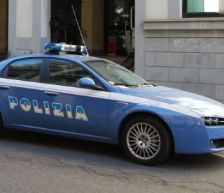 Minorenne denunciato per il tentato furto di un profumo