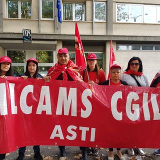 Senza stipendio da 4 mesi, addette alle pulizie di enti pubblici tornano a manifestare