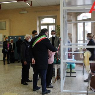 Un momento dell'inaugurazione alla presenza delle istituzioni