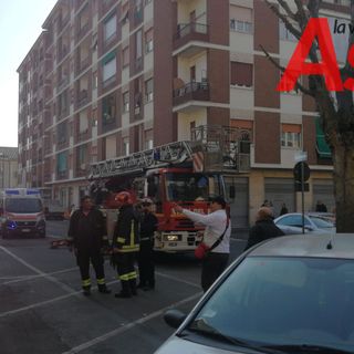 Asti: a fuoco uno scantinato in via Dogliotti. 15 persone intossicate (AGGIORNAMENTO DELLE 16.30)