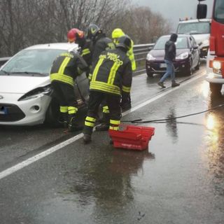 Incidente in tangenziale. Lunghe code e rallentamenti