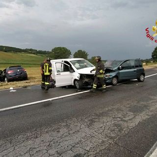 Incidente stradale tra Calliano e Moncalvo, coinvolte due auto e un furgone, tre feriti [FOTO]