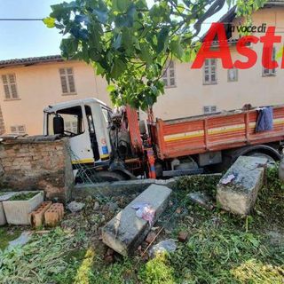 Montiglio:60enne cerca di fermare il camion in discesa e rimane schiacciato tra il mezzo e il muretto (AGGIORNAMENTO DELLE 17.55)