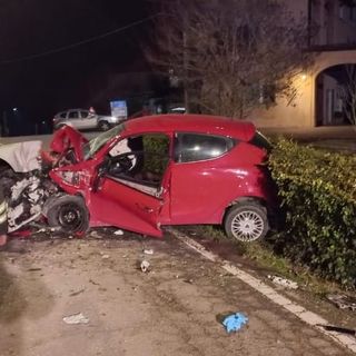 Frontale tra due auto a Grana. Grave un uomo trasportato all'ospedale di Asti in codice rosso