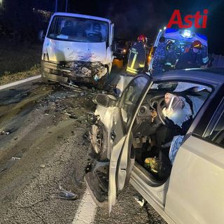 Nizza Monferrato: due automobilisti estratti dai loro mezzi grazie all'intervento dei vigili del fuoco