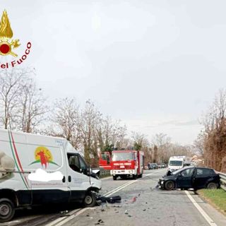 Schianto sulla strada provinciale di Villanova, 5 persone rimaste ferite