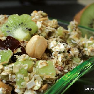 I mercoledì Veg di Ortofruit, oggi prepariamo il muesli di Kiwi. Ecco la ricetta