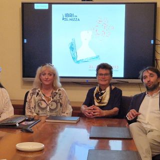 Miriana Cavallin e Antonella Cavallo dell'organizzazione, l'assessore alla Cultura Ausilia Quaglia, il sindaco di Nizza Monferrato Simone Nosenzo