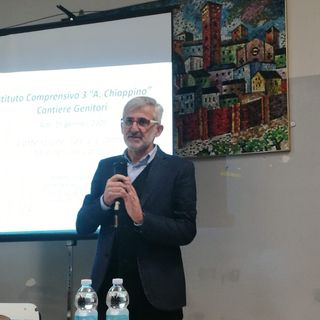 Il dottor Roberto Lingua durante un incontro con GenitorInsieme