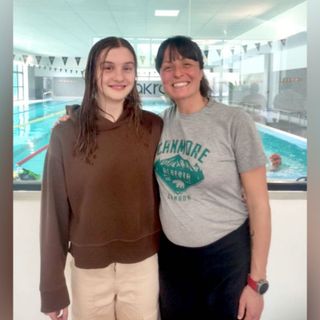 Nella foto, d'archivio, la Tassinari in posa insieme ad Alice Franco, altra grande protagonista del nuoto astigiano