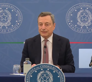 Il premier Draghi durante la conferenza stampa