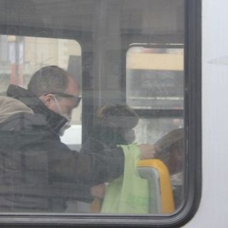 Mezzi pubblici, chi si ricorda della mascherina? Intanto Omicron dilaga. Magliano: “Serve un maggior controllo” Mezzi pubblici, chi si ricorda della mascherina? Intanto Omicron dilaga. Magliano: “Serve un maggior controllo”