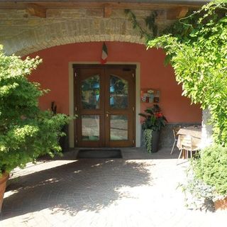 "Madonna della Neve" di Cessole (foto tratta dal sito internet del ristorante) "Madonna della Neve" di Cessole (foto tratta dal sito internet del ristorante)