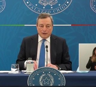 Il premier Mario Draghi nel corso della conferenza stampa pomeridiana