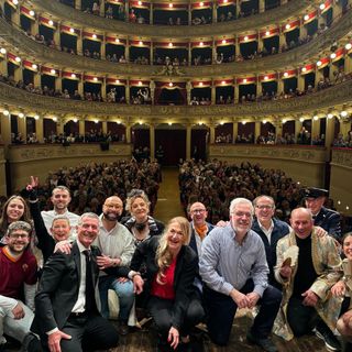 I Mattattori in una precedente commedia al Teatro Alfieri