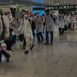 Da Cuba per aiutare l'Italia 52 medici e infermieri: il racconto e le emozionanti immagini dell'imprenditore piemontese Valter Rosso (VIDEO)