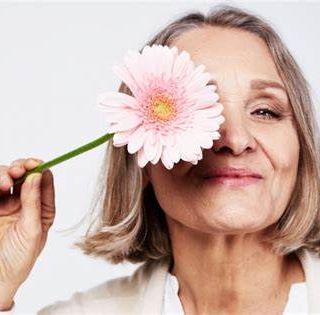 Menopausa e osteoporosi: i cambiamenti femminili al centro di due screening gratuiti ad Asti