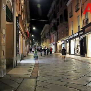 Il coprifuoco da domani si sposta alle 23 e a mezzanotte da giugno: ecco tutte le nuove aperture