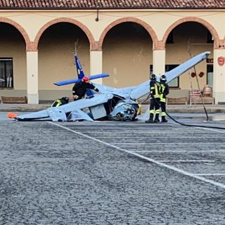 L'ultimo volo di Lino Frigo si è concluso nella piazza della sua Moncalvo. La tragedia ieri pomeriggio