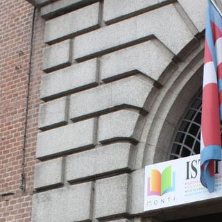 Il Monti dedica la biblioteca alla sua Erica, tra le migliori studentesse dell'istituto