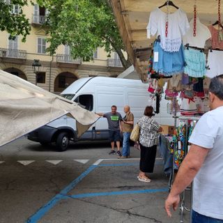 Mercato di piazza Alfieri: &quot;Non va affatto tutto bene&quot;, nuova protesta degli ambulanti [VIDEO]