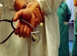 Sanità: &quot;Il Piemonte non reintegri i medici no vax&quot;. Lo chiedono i consiglieri regionali Gallo e Valle (Pd)